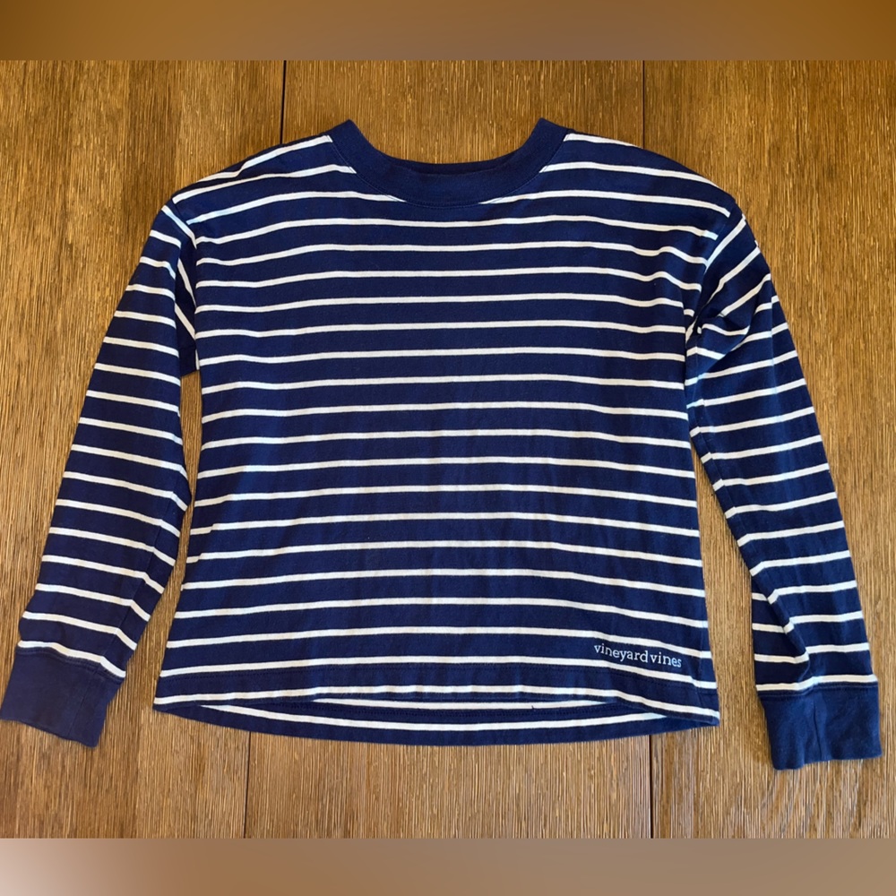 Vineyard vines striped tee/sweater